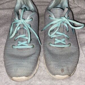 10/$25 Gray and Teal Athletic Shoes Skechers size 9